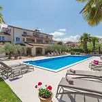 Strandnahes Apartment Mit 60M2 Grossem Pool, Bbq, Liegen, Nur 800 Meter Zum Strand