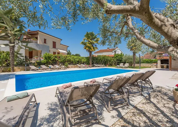 Strandnahes Apartment Mit 60M2 Grossem Pool, Bbq, Liegen, Nur 800 Meter Zum Strand