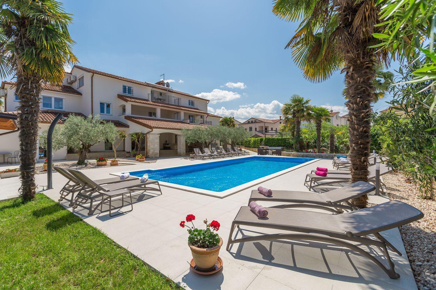 Strandnahes Mit 60m2 Grossem Pool, Bbq, Liegen, Nur 800 Meter Zum Apartmán *